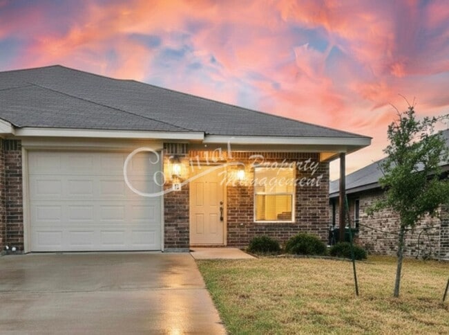 Building Photo - AVAILABLE NOW! (SECTION 8 ACCEPTED)