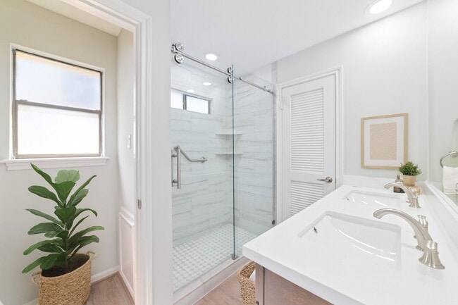 Photo - 154 Old Bridge Lake St