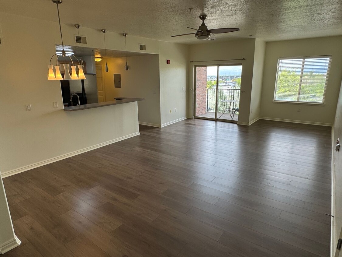 Photo - 194 W Albion Village Way #406 (9700 S)