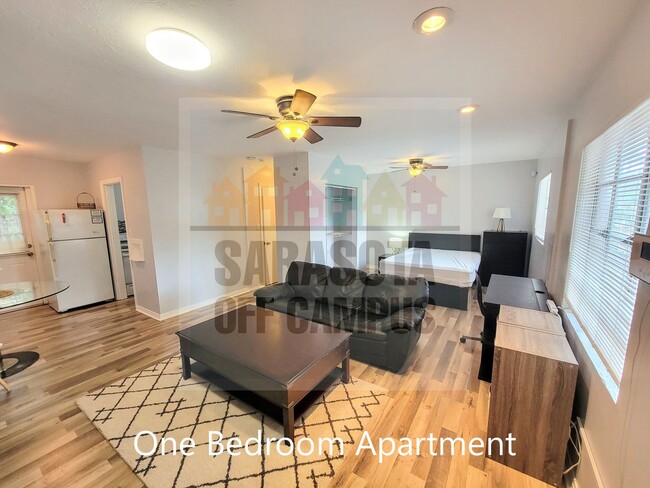 Building Photo - 946 40th St Unit 946 A Full Home