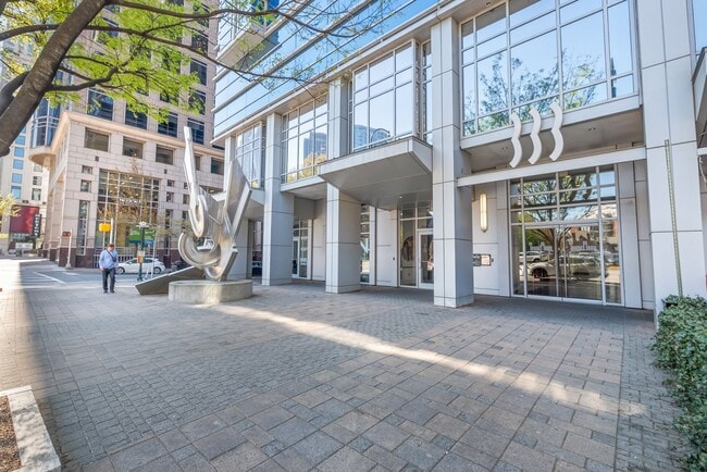 Building Photo - 25th Floor Condo in the heart of Uptown!! Unit 2502