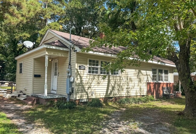 Building Photo - 1504 Gold St N Rental