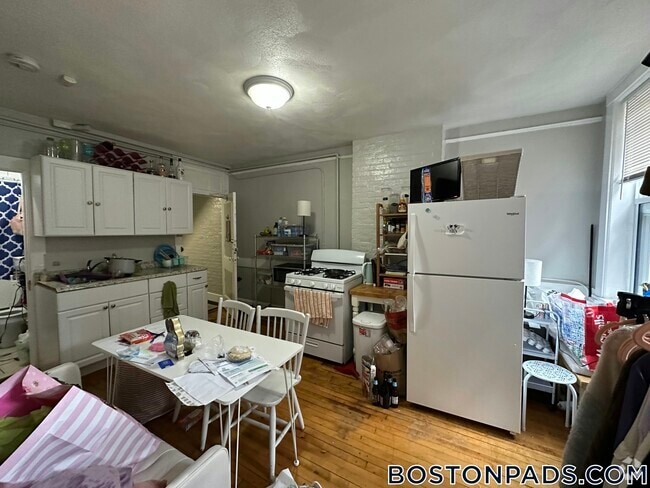 Building Photo - 161 Endicott St Unit 3R Rental