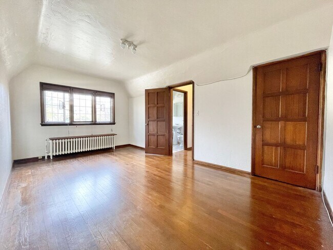 Photo - Ten-O-Five Anhalt Apartments