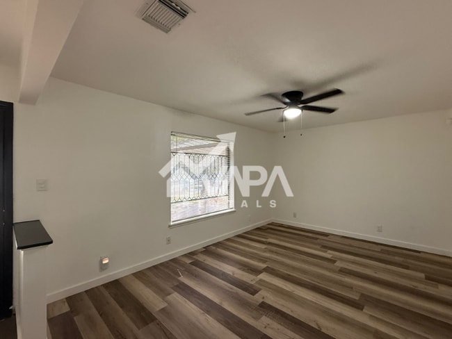 Photo - 217 Avenue E Casa