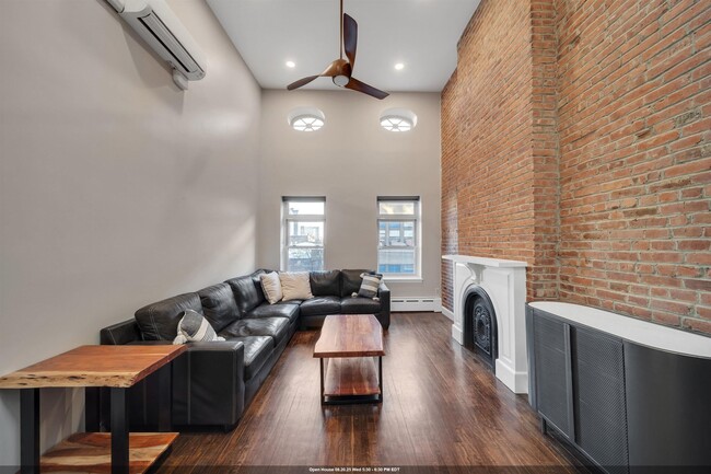 Building Photo - 214 9th St Unit 4A Rental