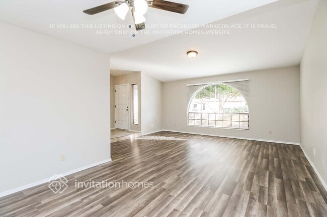 Photo - 3338 E Grove Ave