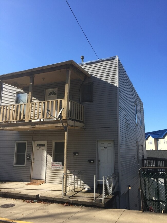 Building Photo - 505 Locust Ave Unit 1 Rental
