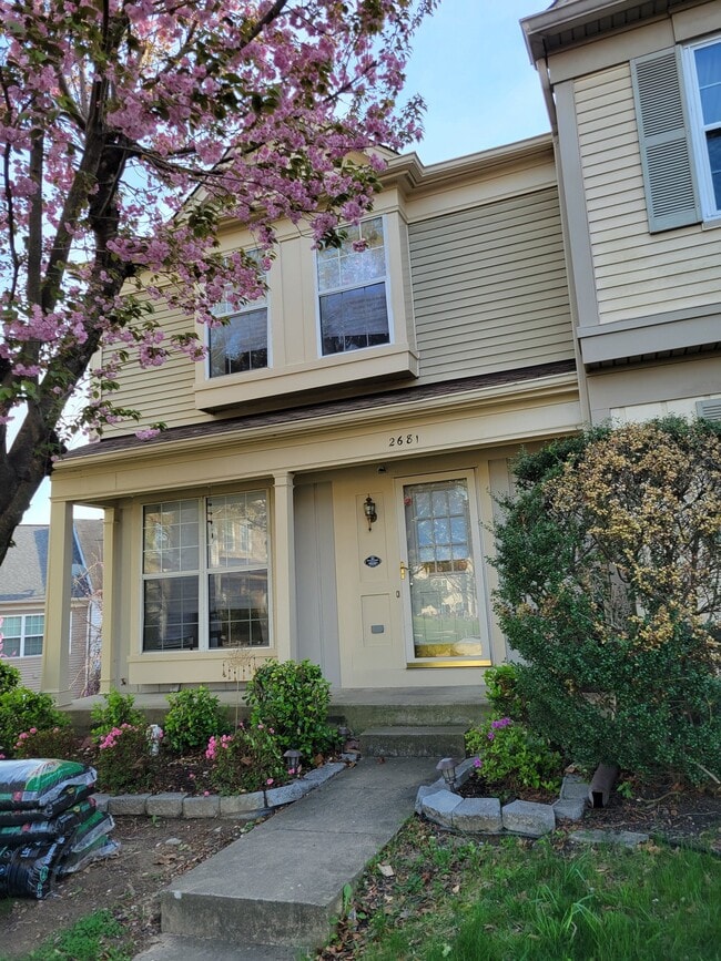 Building Photo - 2681 McGuffeys Ct