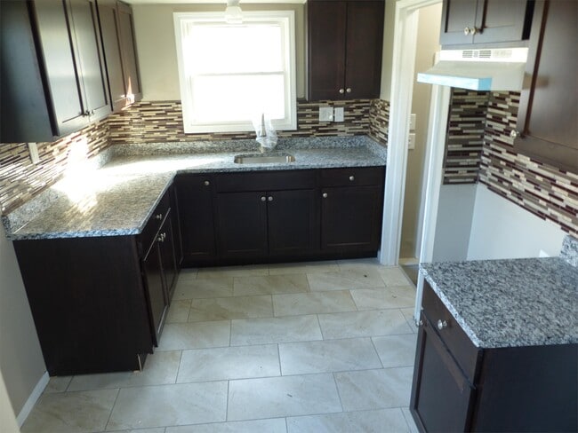 Photo - 7571 Pardee Rd