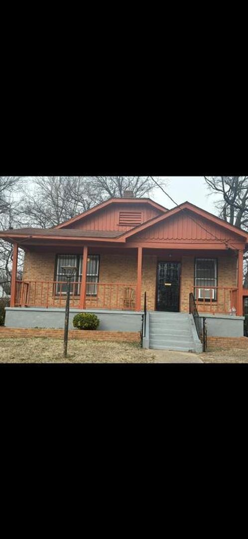 Beautifully Renovated 3-Bedroom Home in Me... - Beautifully Renovated 3-Bedroom Home in Me...