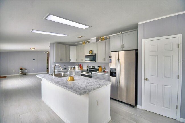 16 E Murphy St