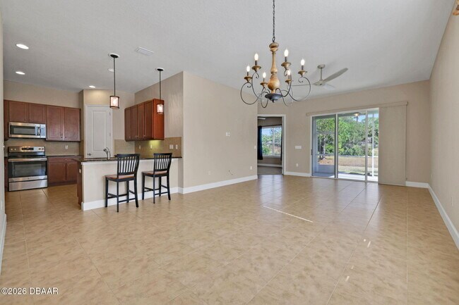 Photo - 716 Aldenham Ln