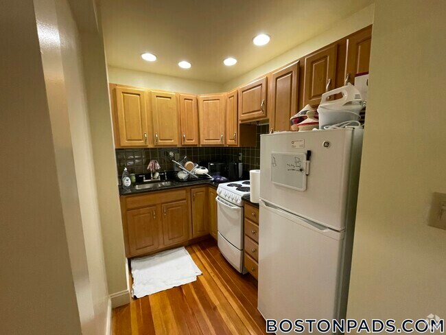 Building Photo - 457 Centre St Rental
