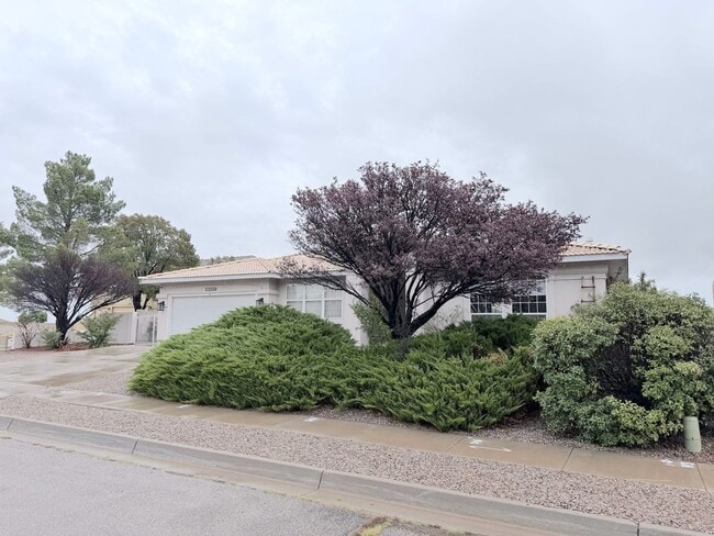5105 Rae Ct NE