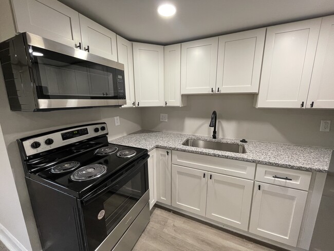 Building Photo - 3615 Stockton St Unit 4.