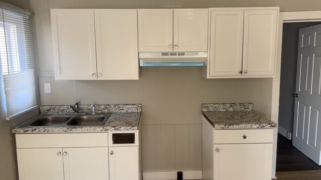 Photo - 805 Rountree Ave SE