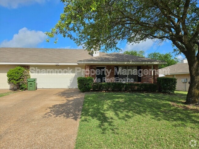 Building Photo - 1032 Parkview Cir Rental