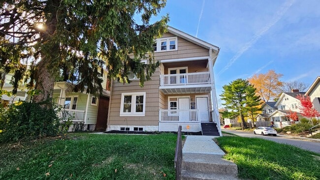 Building Photo - 1113-1115 Oakwood Avenue Unit 1115