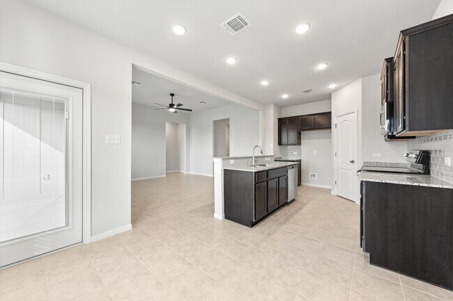 Photo - 737 Gingham Trl