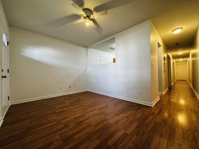 Building Photo - 4621 Kirkland Ave