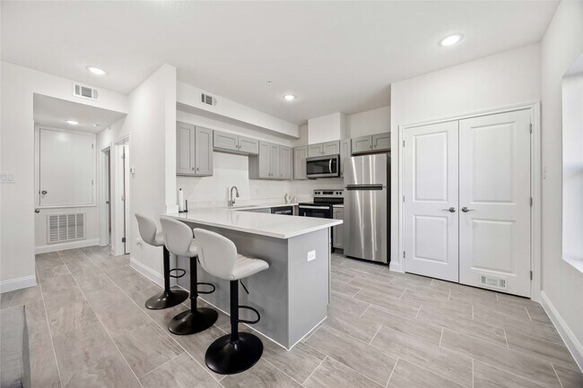 Photo - 9129 Brandon St Unidad A7