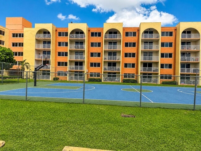Building Photo - 6980 NW 186th St Unit 3-523A