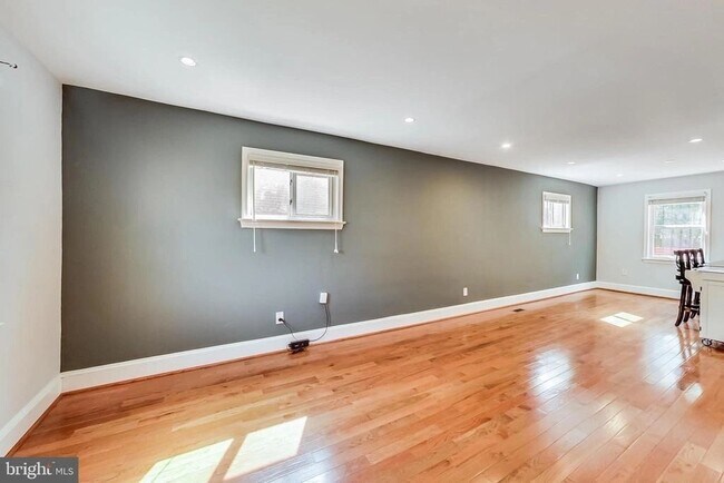 Photo - 1145 46th Pl SE