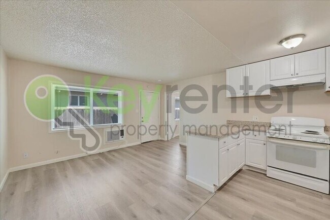 Photo - 1065 Santiago Ave