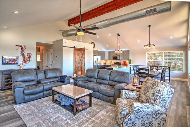 Photo - 1526 Lakeside Dr W