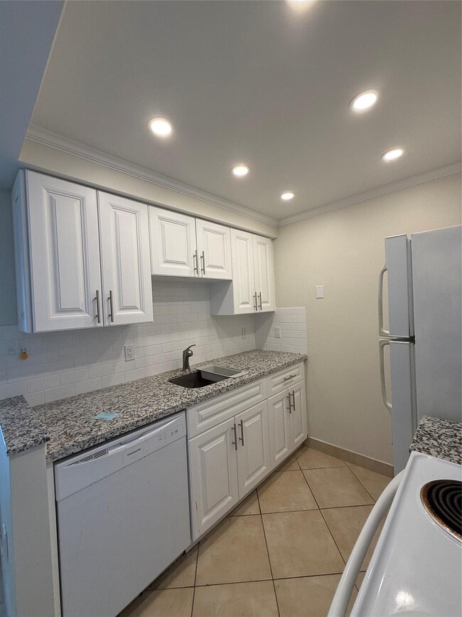 Building Photo - 111 Briny Ave Unit 1805