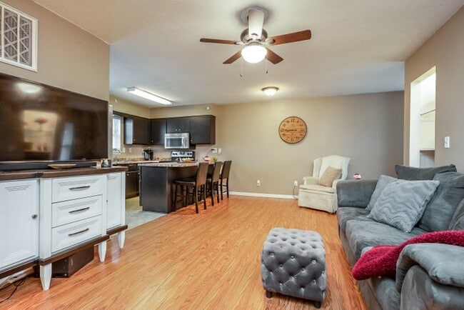 Photo - 340 Hillcrest Dr