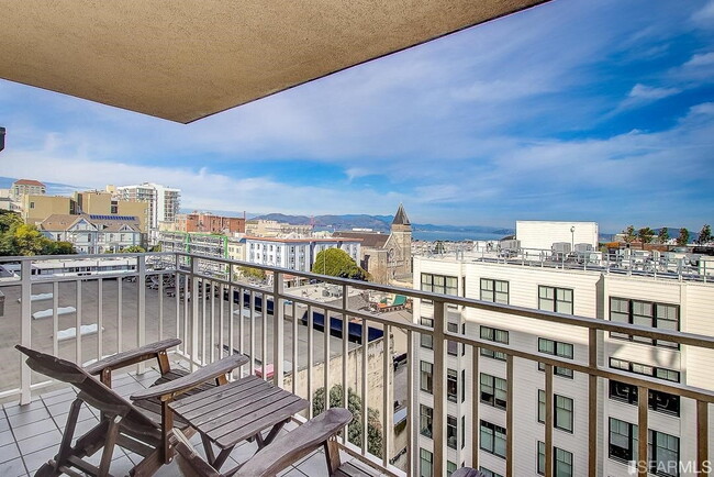 Building Photo - San Francisco Living at Its Finest 1BR/1BA w/ Parking & In-Unit Laundry Unit 704