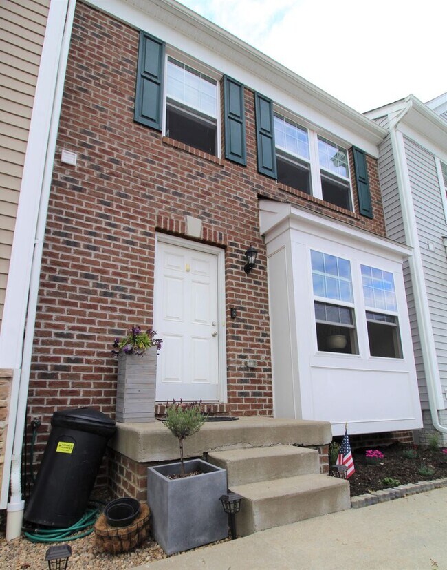 Photo - 3 Bed/ 2.5 Bath Townhome close to the interstate - Available 06/08/2026