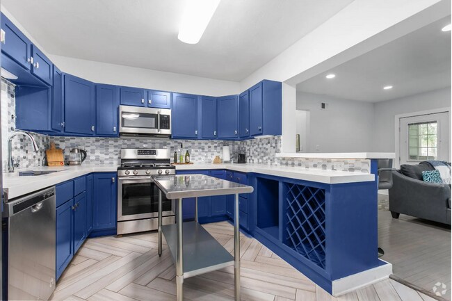 Building Photo - 603 S Locust St Unit Lower Rental