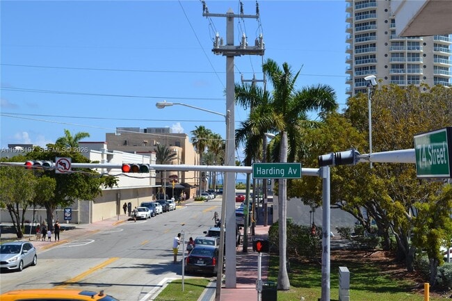 Building Photo - 300 74th St Unit 5