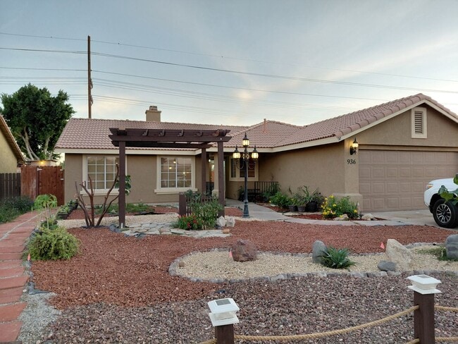 Building Photo - 936 Alameda St Unit Main House