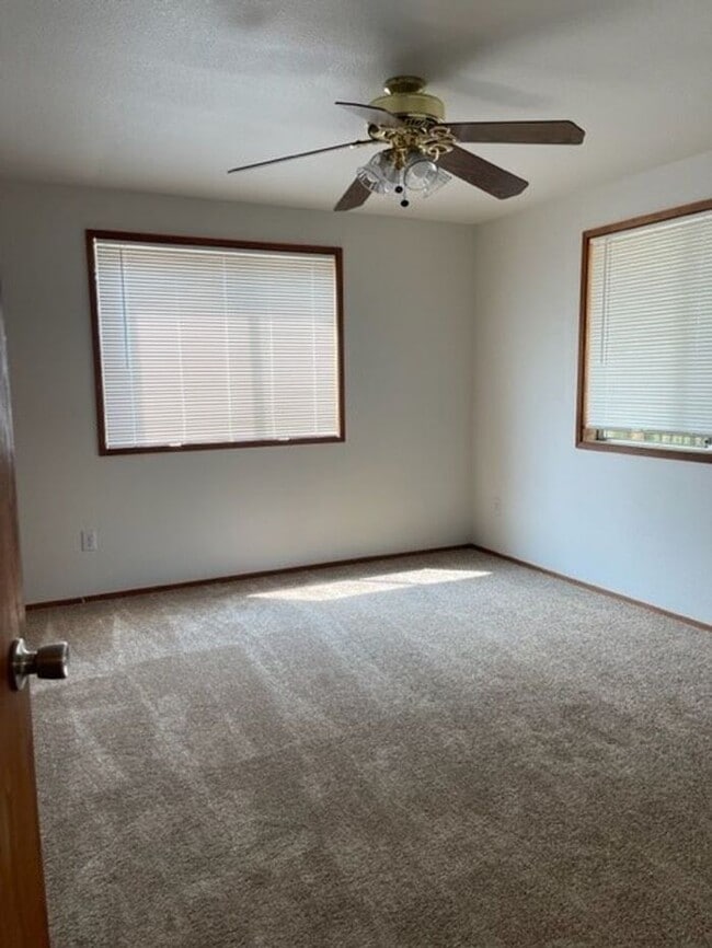 Photo - Perfect & Spacious 3 Bed, 1 1/2 Bath Duplex by the Puyallup River!