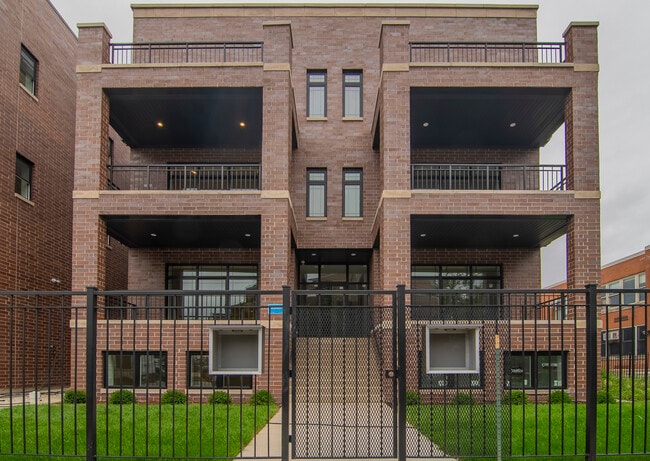 Building Photo - 2042 W Washington Blvd Rental