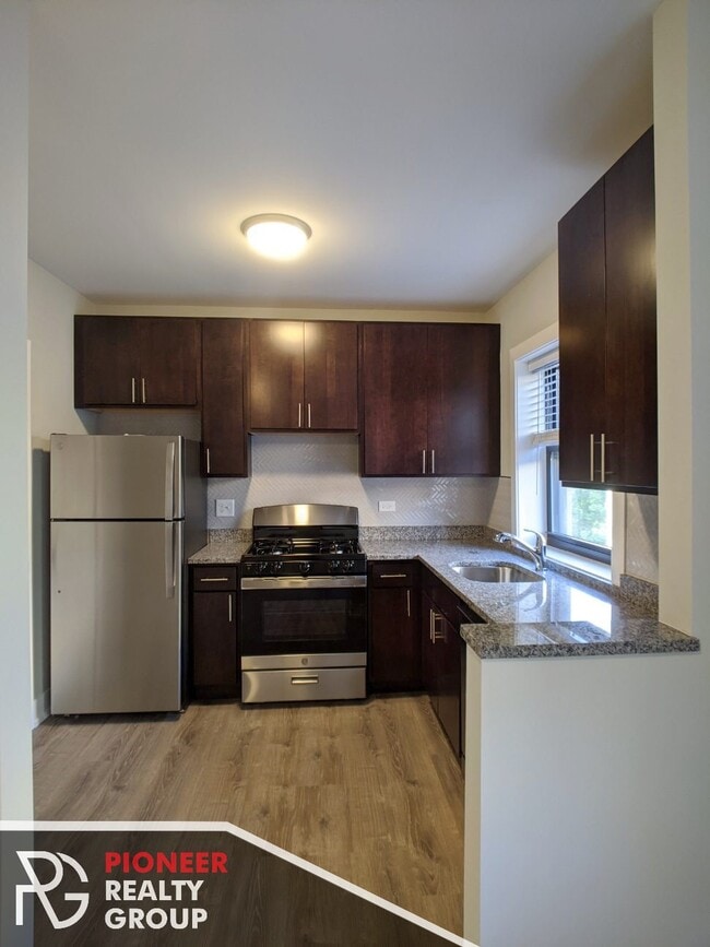 Photo - 711 W Brompton Ave