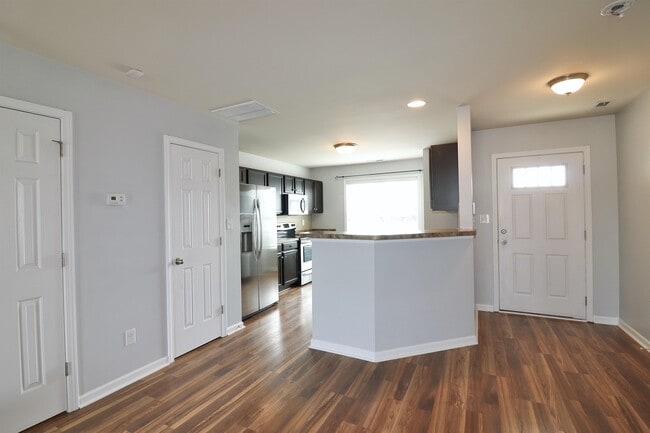 Photo - 198 Collinwood Dr