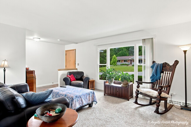 Photo - 303 Ridge St