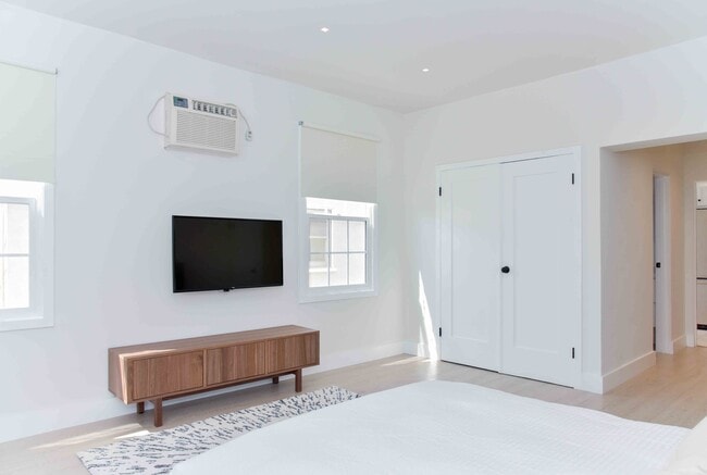 141 S Elm Dr Unit 145.8
