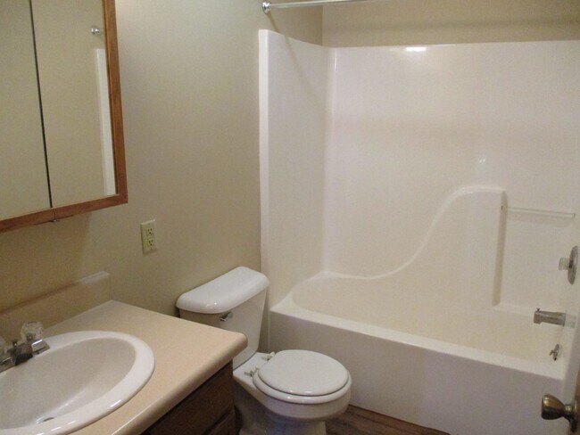 Photo - New Listing!!! 2 Bedroom Townhouse in Albi...