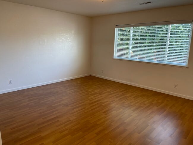 Photo - 1639 Sundown Ln