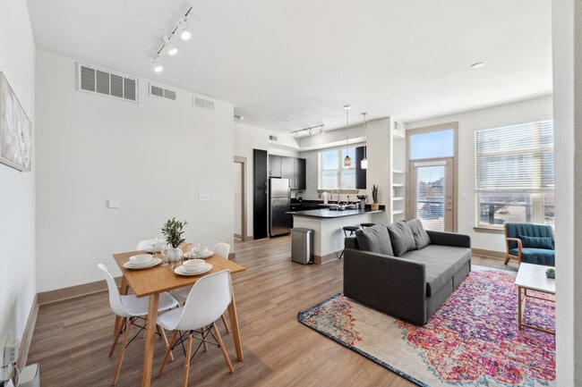 Photo - 264 N Walton St Unidad ID1289466P