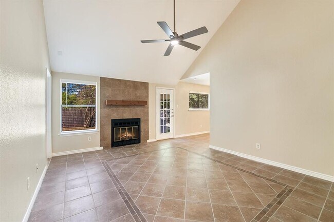 Photo - 6808 Luckenbach Ln