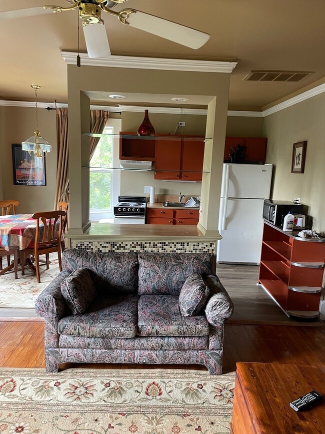 Photo - 907 W Rowan St Unidad C