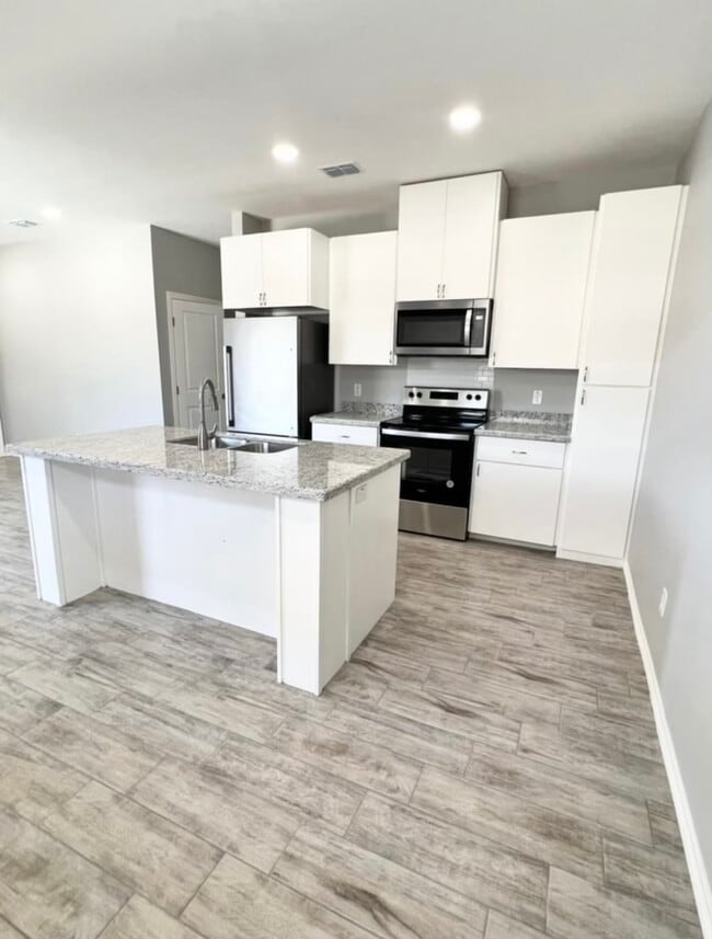 Photo - 1406 W Heritage Dr