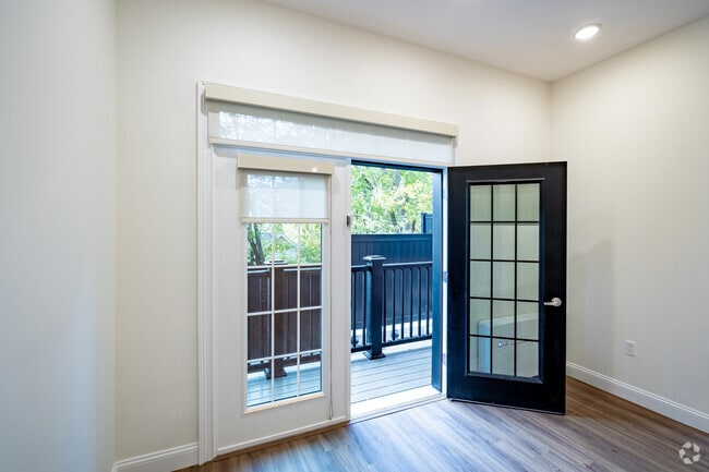 2BR, 2BA -1,325SF - Balcony